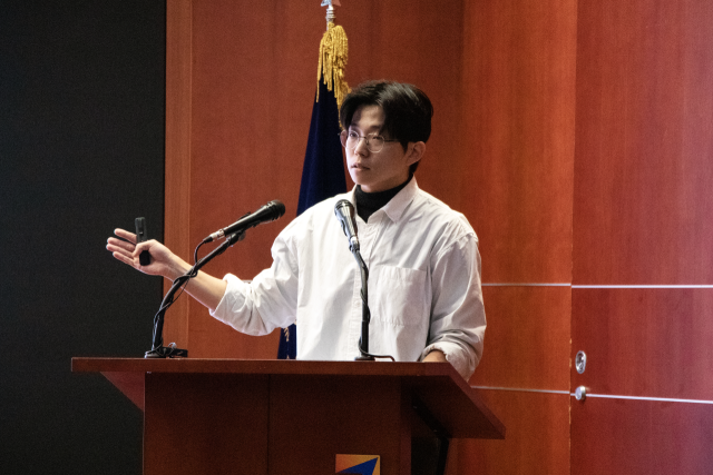 장남현 한국투자증권 연구위원이 27일 한화자산운용에서 개최한 ‘전 세계 안보 질서의 재편과 2026년 K방산 전망’ 기자 간담회에 참석해 방산주 주가 전망을 말하고 있다. 사진 제공=한화자산운용