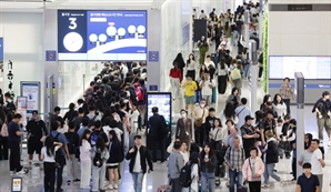 "연차 하루로 5일 황금연휴를?"…62년 만에 '노동절' 부활 소식에 직장인 '들썩'