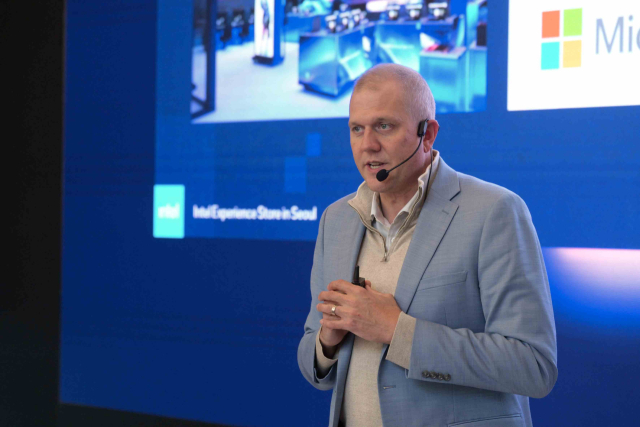 “AI PC 써보면 달라요”…인텔, 강남서 팝업스토어 운영