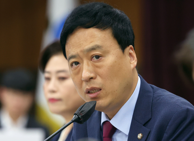 거리 위 폭탄 된 전동킥보드…野정성국, 면허 확인 의무화법 발의