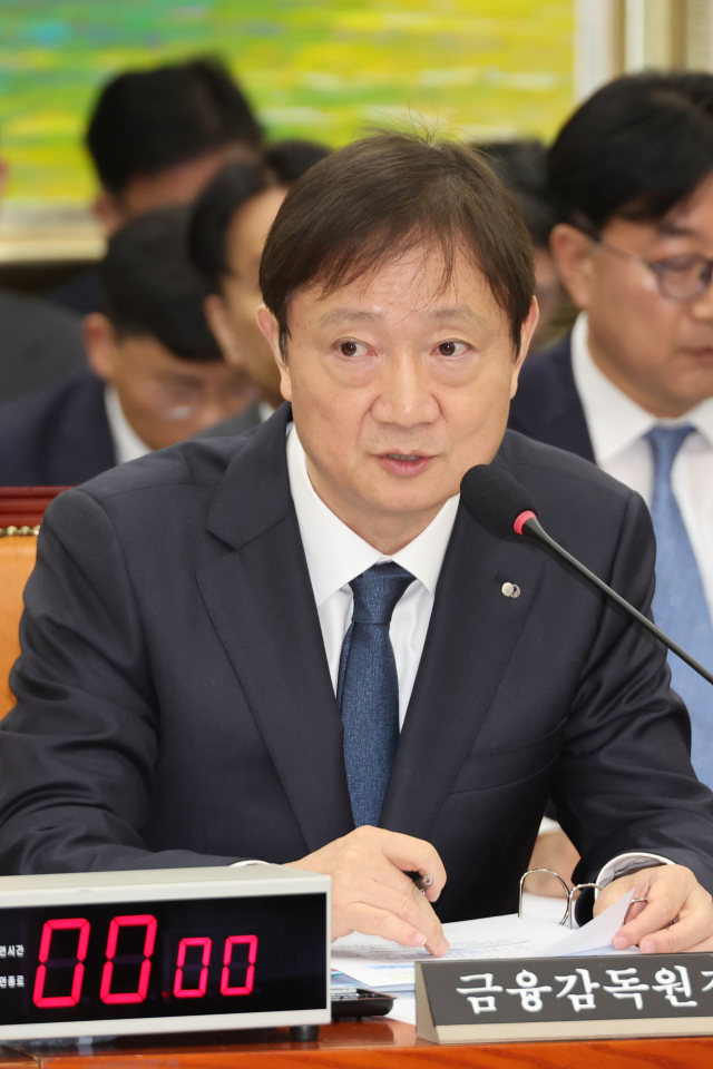 이찬진 금융감독원장이 27일 서울 여의도 국회에서 열린 정무위원회의 종합감사에서 위원 질의에 답하고 있다. 연합뉴