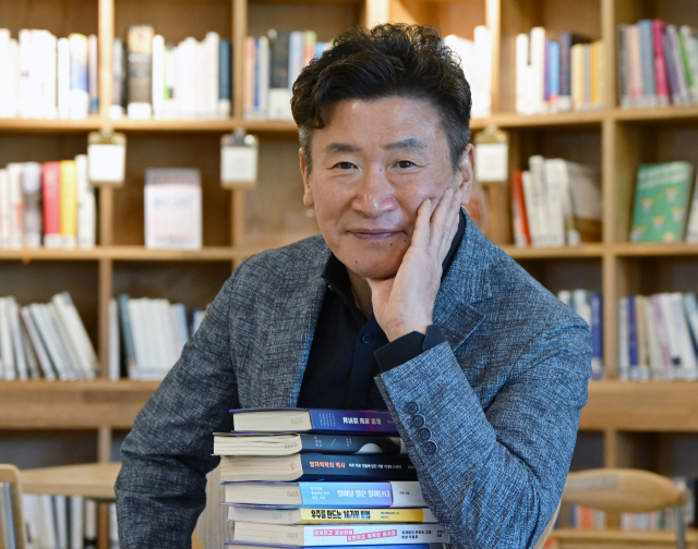 한성봉 동아시아 출판사 대표 "쉽게 읽히는 책은 쉽게 잊혀…출판, 교양의 깊이 지켜야 생존"