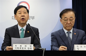 차관 말실수도 대변인 탓?…여야, 국토부 대변인 직위해제 놓고 공방[집슐랭]