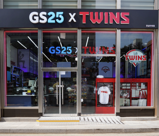 서울 잠실에 위치한 GS25와 LG트윈스 특화 매장 전경. 사진 제공=GS25