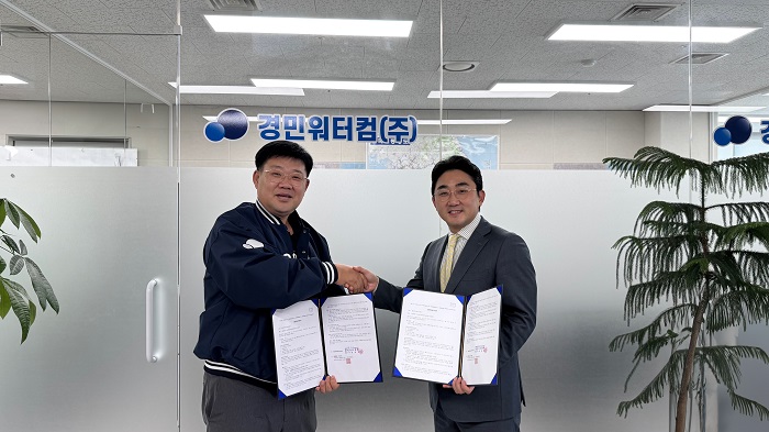 사진. 경민워터컴(주)대표이사 권용철(좌) 법무법인 수오재 오관후 변호사(우)