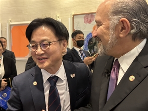 트럼프도 "까다로운 협상가" 극찬…김정관의 비결은 '트럼프처럼 말하기'