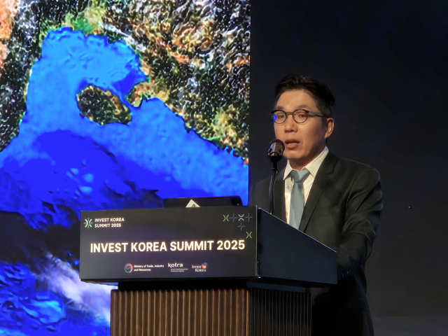 김유원 네이버클라우드 대표가 30일 서울 그랜드 인터콘티넨탈 파르나스 호텔에서 열린 인베스트 코리아 서밋 기조연설에 소버린 AI를 소개하고 있다. 김성태 기자