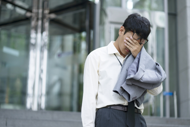 "사장님, 이메일로 정리해고 하는 건 너무하지 않아요?"…美기업 AI발 해고 시작됐다