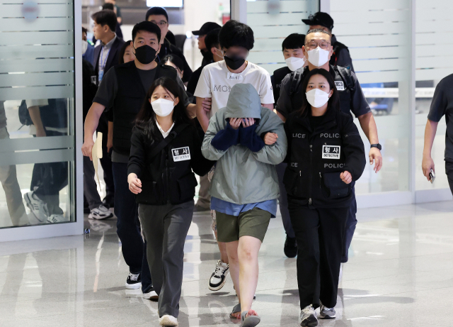 "조선족"·"다 같은 대학이래"…SNS 뒤집은 캄보디아 송환자 소문, 알고 보니