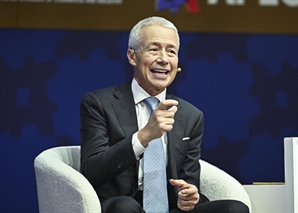 호아킨 두아토 J&J CEO “의료는 비용이 아닌 미래 투자”