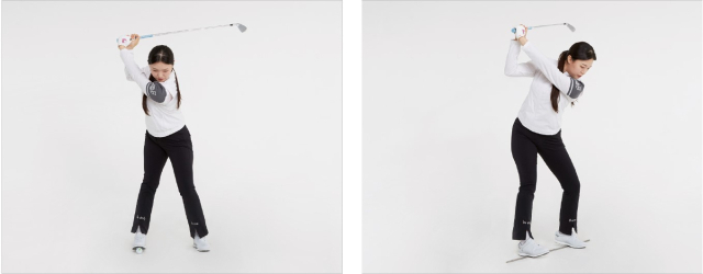 오른발 앞쪽으로 볼을 밟고 스윙을 하면 체중이 뒤쪽으로 가게 돼 오른 무릎이 살짝 튀어나오고 왼쪽 무릎은 오른쪽 아래를 향하는 올바른 자세를 만들기가 쉽다(왼쪽 사진). 가느다란 막대를 발바닥 가운데로 밟으면 체중의 앞뒤 이동을 잘 느낄 수 있다(오른쪽 사진).