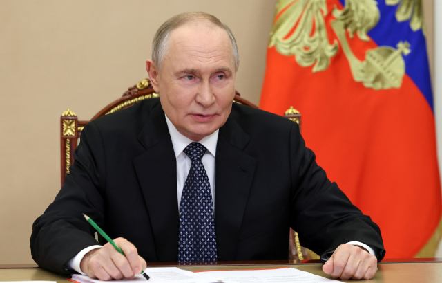 블라디미르 푸틴 러시아 대통령. 러시아는 현재 세계 최다 핵탄두 보유국이다. 푸틴 대통령은 미중 정상회담 직전 신형 핵추진 대륙간 순항 미사일인 ‘부레베스트니크’와 핵무기 탑재 가능 수중 드론 ‘포세이돈’ 실험에 성공했다고 밝혔다. 일부 외신은 도널드 트럼프 대통령이 러시아의 이 같은 움직임에 반발해 핵실험 지시를 내렸을 수 있다고 보고 있다. AP연합뉴스