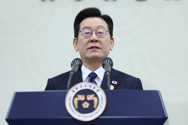 이재명 대통령이 1일 경주화백컨벤션센터(HICO)에서 열린 아시아태평양경제협력체(APEC) 정상회의 기자회견에서 발언하고 있다. 특별취재단