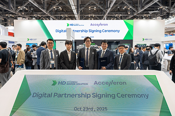 사진설명. 사진설명_사진 왼쪽부터 Accelleron 이영기 이사, HMS 디지털센터 고지석 매니저, Accelleron 성진우 대표, HMS 디지털센터 최봉준 센터장, Accelleron 하동흔 부장