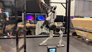 네이버, 휴머노이드 이달 사옥에 투입…"3대 강국 도약 기여"