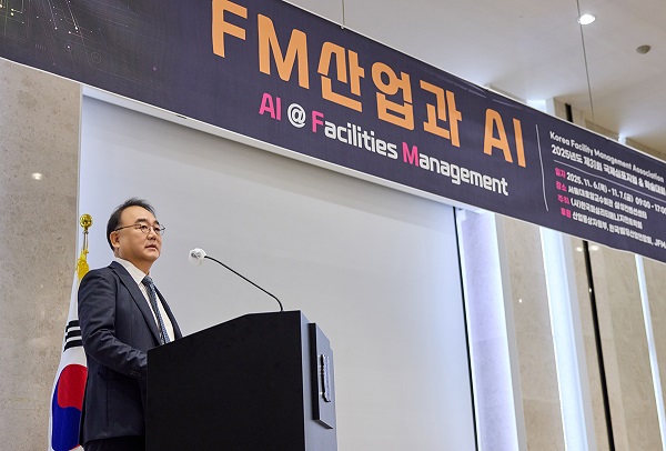 사진설명. HDC랩스 김성은 대표이사가 수상소감을 밝히고 있다.