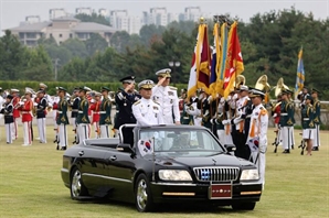 [단독] 합참 공보실장, 31년만에 육군→해군 보직…사기진작 ‘★’ 격상 필요[이현호의 밀리터리!톡]