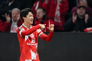 이재성이 만들고 이재성이 끝냈다…마인츠, UECL서 피오렌티나에 짜릿한 역전승