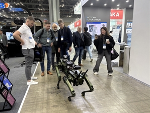 "비오는 산길서도 정찰·보급 가능"…군사용 로봇 뜬다