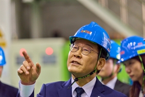 李대통령 지지율 56.7%…APEC 성과에 민주당 동반 상승 