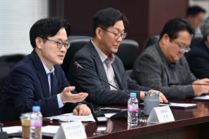 산업장관 "러트닉과 30번 만나고 문자만 300통…산업 경쟁력 갖춰야"