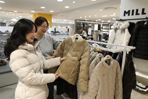 "이 브랜드가 정말 반 값"…올 겨울 롯데백화점 광주점 '정기 세일' 혜택 미쳤다