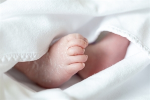 화장실서 낳은 아이 비닐봉지에 방치해 숨지게 했는데…법원 "선처한다" 이유는?