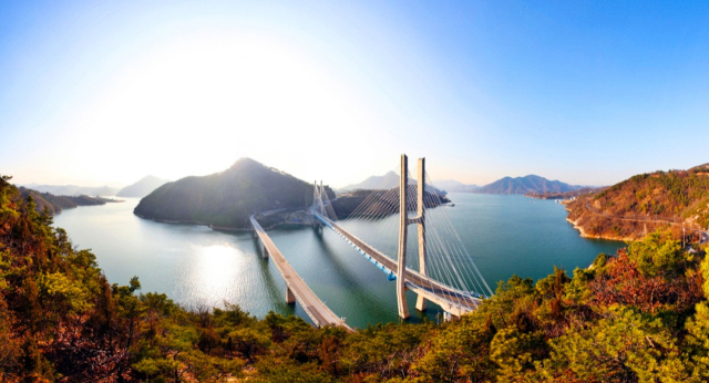 충북도는 제천시, 충북문화재단과 함께 11월 15일 오후 2시 제천 청풍교에서 ‘가을맞이 작은음악회’를 연다. 사진제공=충북도