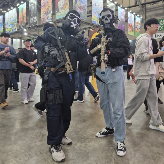 분장한 관람객들. 부산=김흥록기자