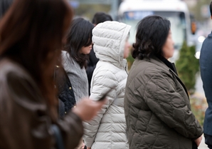 포근해서 얇게 입고 나갔다간…저녁엔 '덜덜' 비 오고 바로 영하 2도 추위