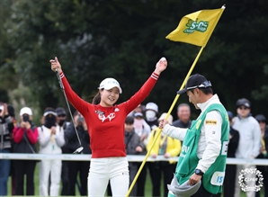 그린 위 '패셔니스타' 박현경 '예쁜 스윙'은 유현조·황유민