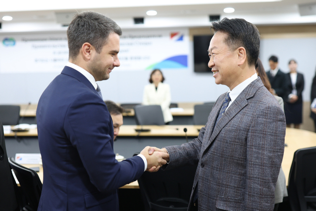 고영인 경기도 경제부지사, 러 연해주 부지사 만나 동반성장 파트너십 구축 '한뜻'