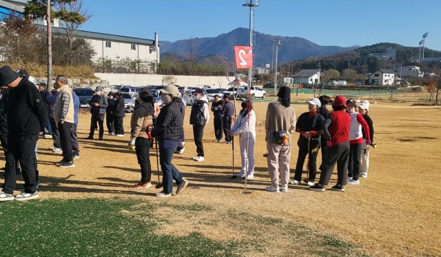 평창파크골프클럽 회원들이 월례대회에 참여하고 있다. 평창파크골프클럽 제공