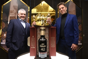 '블렌딩의 정수' 발렌타인 40년 더 모먼트 공개…국내 10병 한정