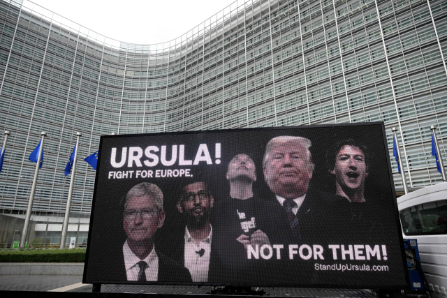 ‘AI 경쟁 뒤처질라’…AI 규제 수위 낮추는 각국