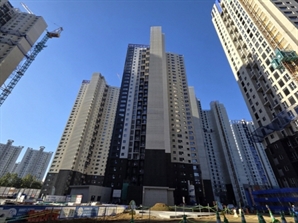 공정률 80%' 구반포 우뚝 선 '반포 래미안 트리니원', 현장 가보니