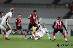 김천, 서울에 3대1…포항은 4위 확정