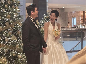 [단독] 이장우♥조혜원 결혼식 답례품으로 '호두과자' 등장…결혼식 현장 봤더니