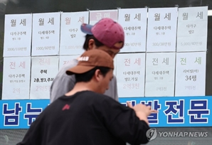 "그냥 숨만 쉬어도 144만원 증발"…월급 절반 날아가는 '눈물의 월세 시대'