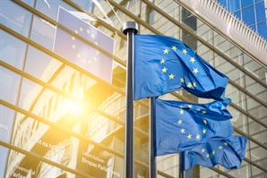 "투자땐 기술이전·현지채용 의무화" EU, 中겨냥 규제 강화 추진