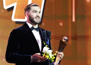 MVP 폰세…한화, 19년만에 '최고의 별' 띄웠다