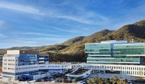 '16개월 영아 사망' 친모·계부 긴급체포…부검서 학대 정황