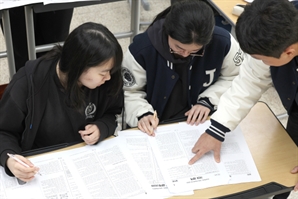 교수들도 "정답 없다" 지적했는데…평가원 "수능 이의신청 51문항 모두 이상 없음"