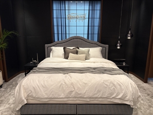 “'프리미엄 블랙 침실'은 어떨까" 시몬스 신세계강남점 가보니