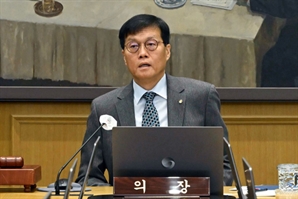 [속보]이창용 "신성환 금통위원, 금리 0.25%p 인하 소수 의견"
