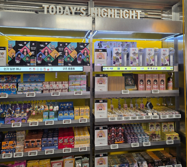 27일 서울 성동구 성수동에 이마트24 플래그십스토어 ‘트렌드랩’ 성수점 매장 내부 모습.이용성 기자