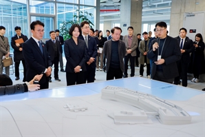 김민석 총리, 네이버 AI 데이터센터 ‘각 세종’ 방문…최수연 대표와 협력 방안 논의