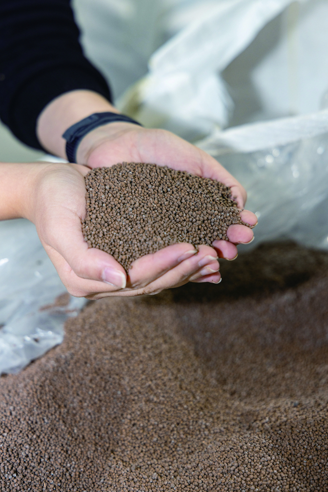 쏠바이오의 ‘미생물활성화 비료’.사진제공=소진공