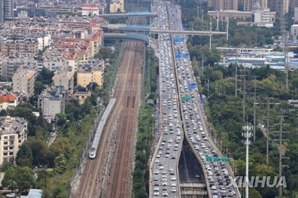 "10년래 최악의 철도 사고"…작업자 '11명' 덮친 中쿤밍 시험열차, 무슨 일?