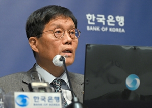 환율·집값·물가 '3중고'에 금리 묶여…"인하 끝났다" 분석도 [Pick코노미]